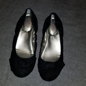 Me too shoes 9 black velvet feel